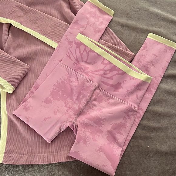 NWOT Free People Lilac and Yellow Think Twice Leggings in Dew Drop MSRP $138 - Picture 5 of 8